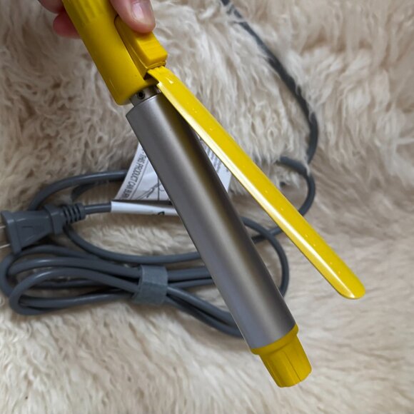 Drybar 3-Day Bender 1” Digital Curling Iron - Preowned - Picture 5 of 12
